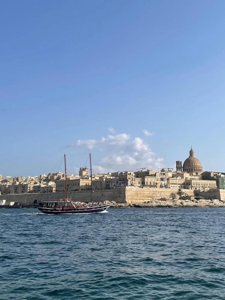 Spacious Seaview Sliema Apt, Steps From Valletta Ferry Ngoại thất bức ảnh